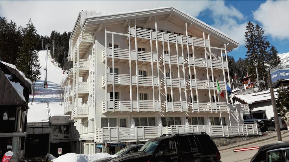 Hotel Miramonti مادونا دي كامبيليو المظهر الخارجي الصورة